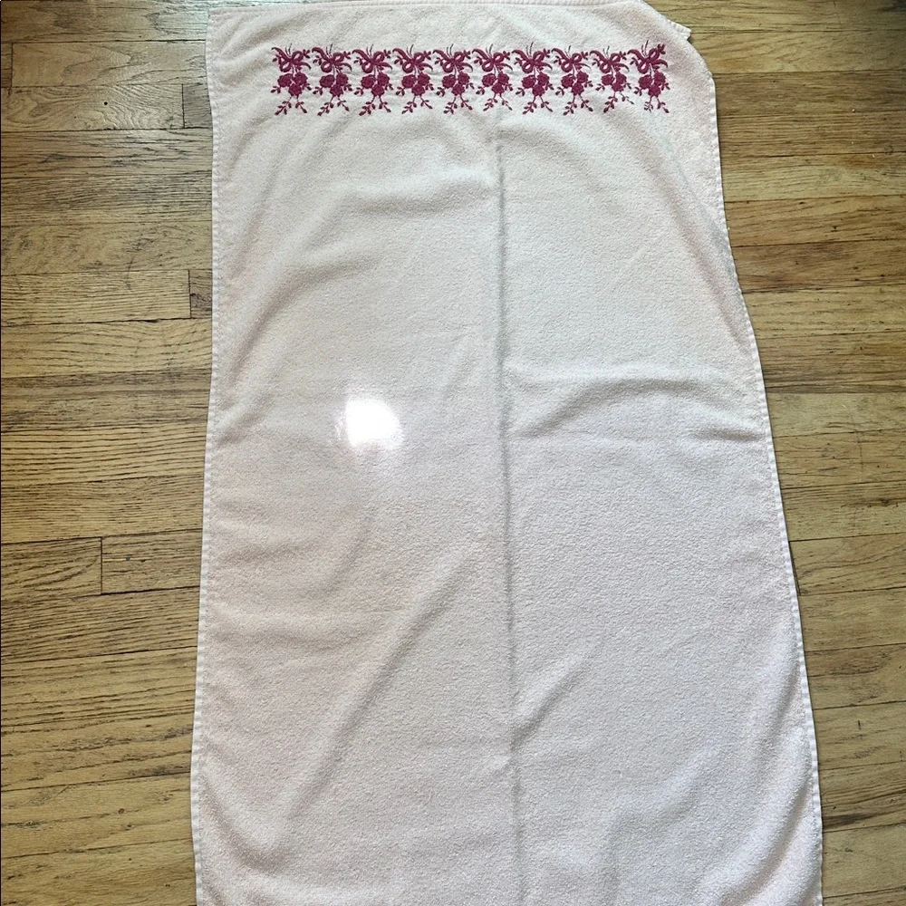 Vintage Floral Embroidery Towel